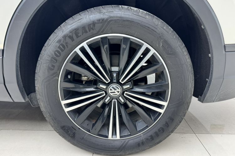 Used Volkswagen Tiguan L 2020 330TSI Automatic Two-Wheel Drive Luxury Edition China VI Standard Exterior 4