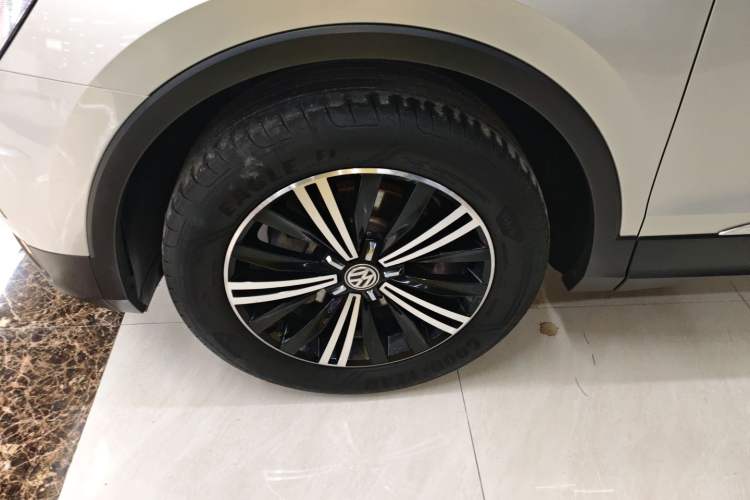 Used Volkswagen Tiguan L 2020 330TSI Automatic Two-Wheel Drive Luxury Edition China VI Standard Exterior 4