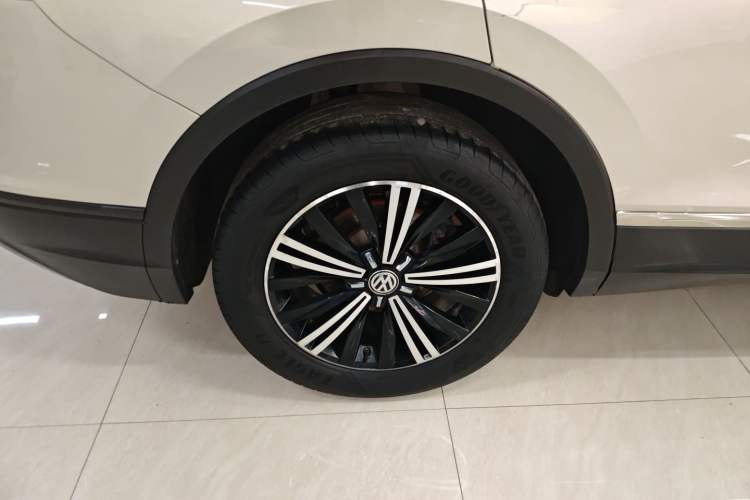 Used Volkswagen Tiguan L 2020 330TSI Automatic Two-Wheel Drive Luxury Edition China VI Standard Exterior 5