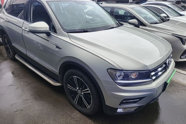Used Volkswagen Tiguan L 2020 330TSI Automatic Two-Wheel Drive Panoramic Comfort Edition China VI Standard Front Right 45 Deg