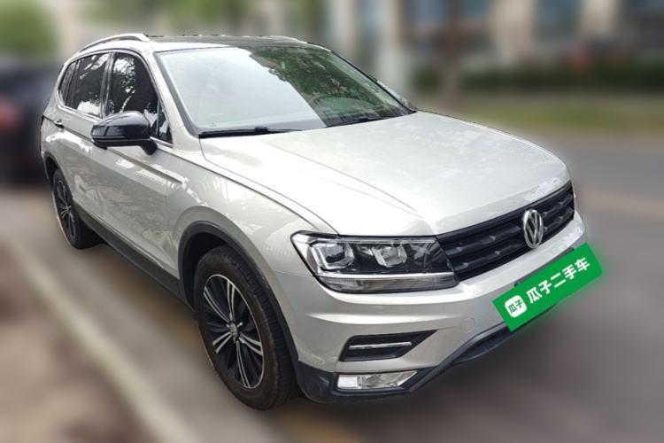 Used Volkswagen Tiguan L 2020 330TSI Automatic Two-Wheel Drive Panoramic Comfort Edition China VI Standard Front Right 45 Deg