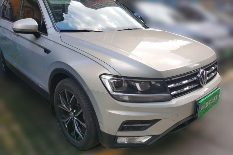 Used Volkswagen Tiguan L 2020 330TSI Automatic Two-Wheel Drive Smart Luxury Edition China VI Standard Front Right 45 Deg