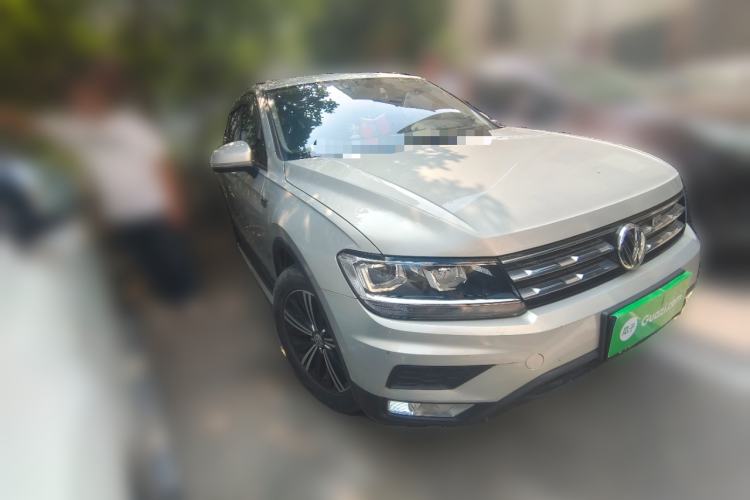 Used Volkswagen Tiguan L 2020 330TSI Automatic Two-Wheel Drive Luxury Edition China VI Standard Front Right 45 Deg