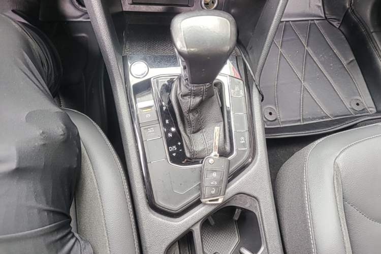Used Volkswagen Tiguan L 2020 330TSI Automatic Two-Wheel Drive Panoramic Comfort Edition China VI Standard Gear Lever