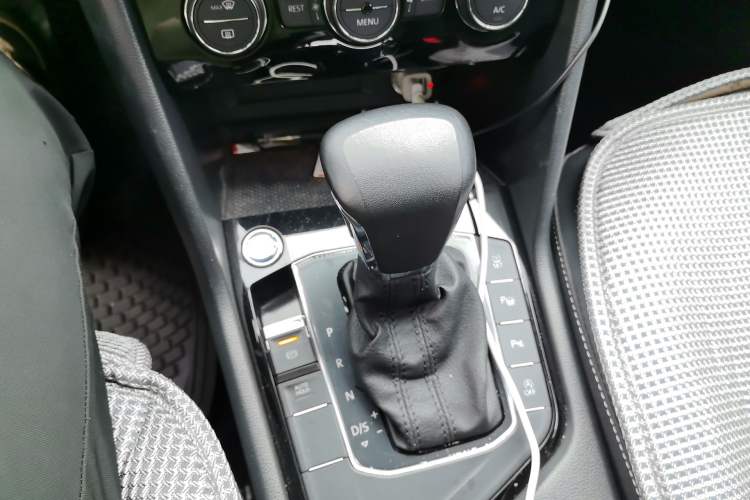 Used Volkswagen Tiguan L 2020 330TSI Automatic Two-Wheel Drive Smart Luxury Edition China VI Standard Gear Lever