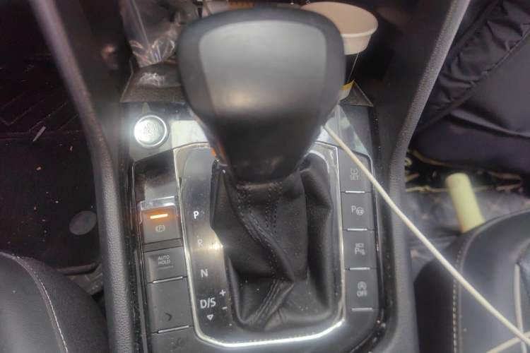 Used Volkswagen Tiguan L 2020 330TSI Automatic Two-Wheel Drive R-Line Flagship Version China VI Standard Gear Lever