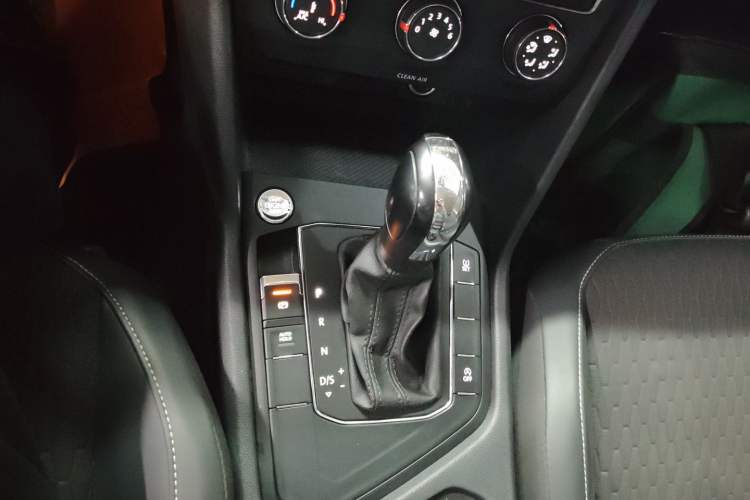 Used Volkswagen Tiguan L 2020 330TSI Automatic Two-Wheel Drive Luxury Edition China VI Standard Gear Lever
