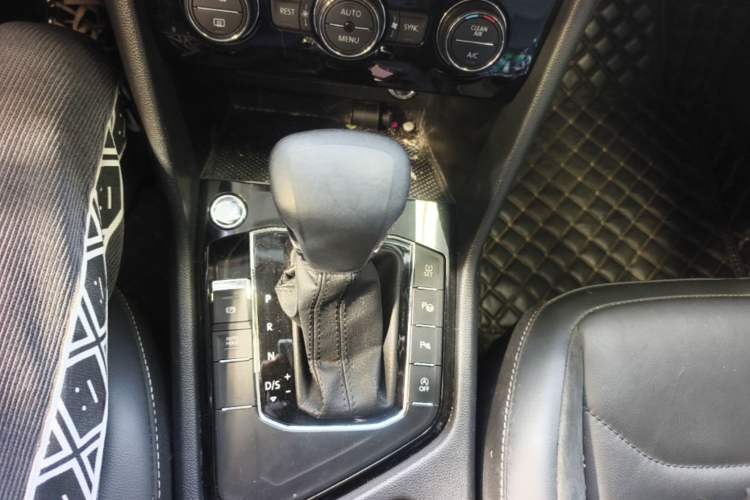 Used Volkswagen Tiguan L 2020 330TSI Automatic Two-Wheel Drive Smart Luxury Edition China VI Standard Gear Lever