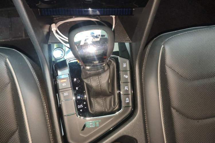 Used Volkswagen Tiguan L 2020 330TSI Automatic Two-Wheel Drive R-Line Flagship Version China VI Standard Gear Lever