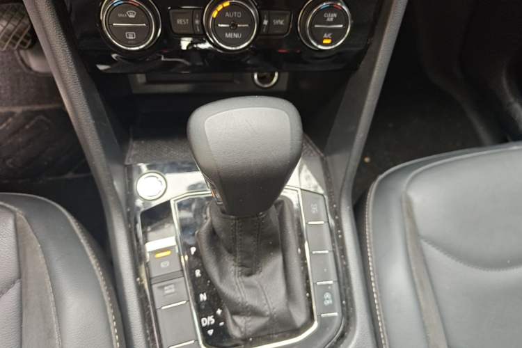 Used Volkswagen Tiguan L 2020 330TSI Automatic Two-Wheel Drive Panoramic Comfort Edition China VI Standard Gear Lever