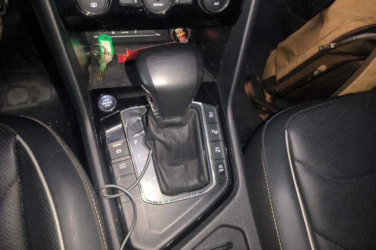 Used Volkswagen Tiguan L 2020 330TSI Automatic Two-Wheel Drive R-Line Flagship Version China VI Standard Gear Lever