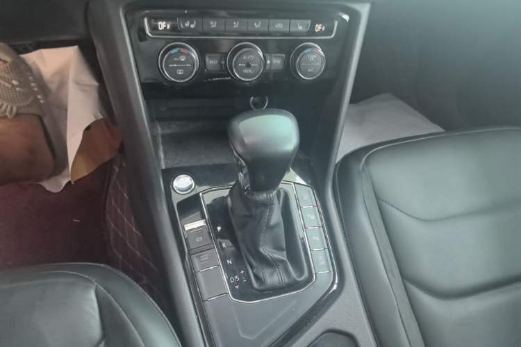 Used Volkswagen Tiguan L 2020 330TSI Automatic Two-Wheel Drive Smart Luxury Edition China VI Standard Gear Lever