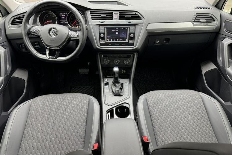 Used Volkswagen Tiguan L 2020 330TSI Automatic Two-Wheel Drive Luxury Edition China VI Standard Interior 1