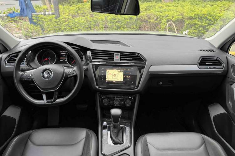 Used Volkswagen Tiguan L 2020 330TSI Automatic Two-Wheel Drive Panoramic Comfort Edition China VI Standard Interior 1