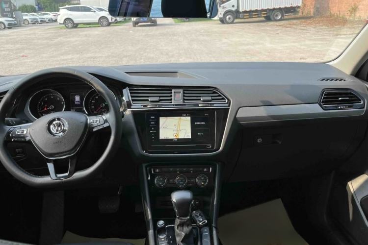 Used Volkswagen Tiguan L 2020 330TSI Automatic Two-Wheel Drive Panoramic Comfort Edition China VI Standard Interior 1
