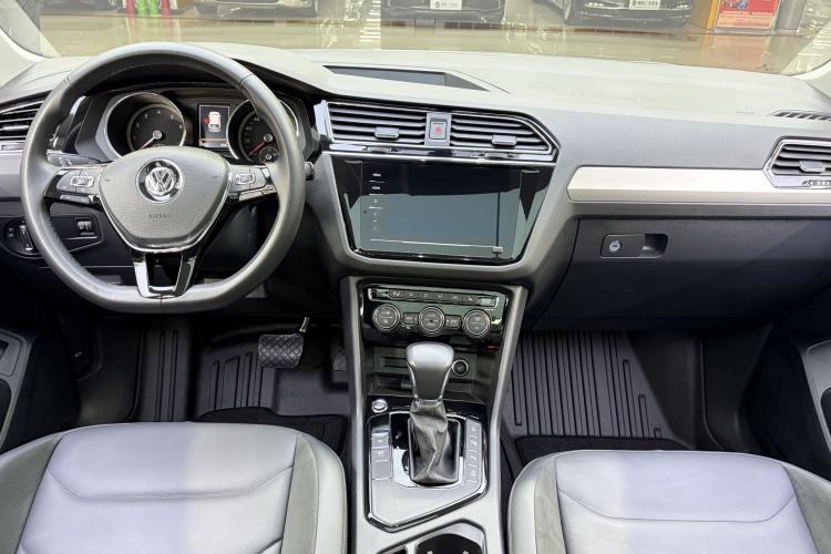 Used Volkswagen Tiguan L 2020 330TSI Automatic Two-Wheel Drive Smart Luxury Edition China VI Standard Interior 2