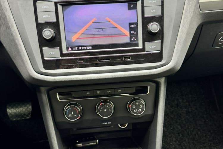 Used Volkswagen Tiguan L 2020 330TSI Automatic Two-Wheel Drive Luxury Edition China VI Standard Interior 3