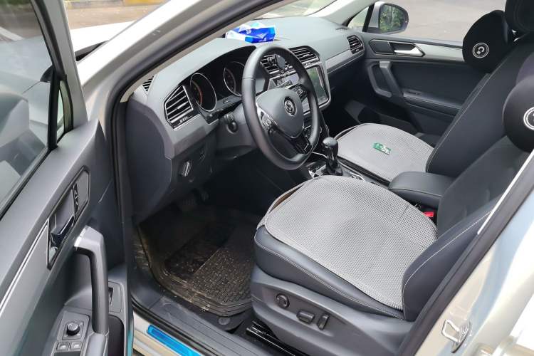Used Volkswagen Tiguan L 2020 330TSI Automatic Two-Wheel Drive Smart Luxury Edition China VI Standard Interior 3
