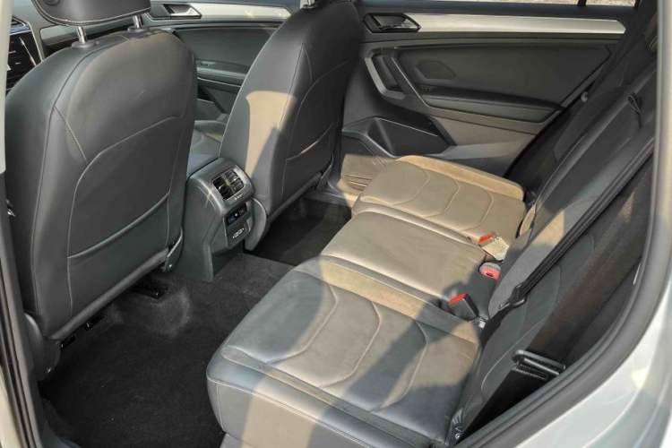 Used Volkswagen Tiguan L 2020 330TSI Automatic Two-Wheel Drive Panoramic Comfort Edition China VI Standard Interior 3