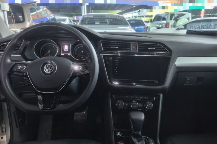 Used Volkswagen Tiguan L 2020 330TSI Automatic Two-Wheel Drive Panoramic Comfort Edition China VI Standard Interior 4