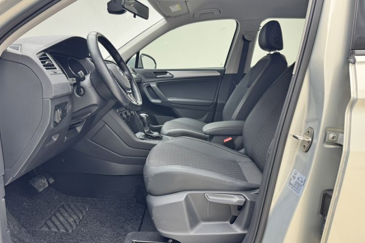 Used Volkswagen Tiguan L 2020 330TSI Automatic Two-Wheel Drive Luxury Edition China VI Standard Interior 6