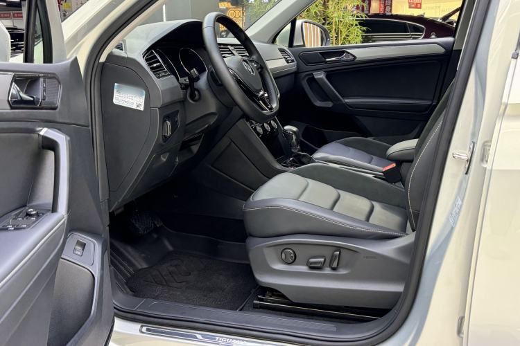 Used Volkswagen Tiguan L 2020 330TSI Automatic Two-Wheel Drive Smart Luxury Edition China VI Standard Interior 7