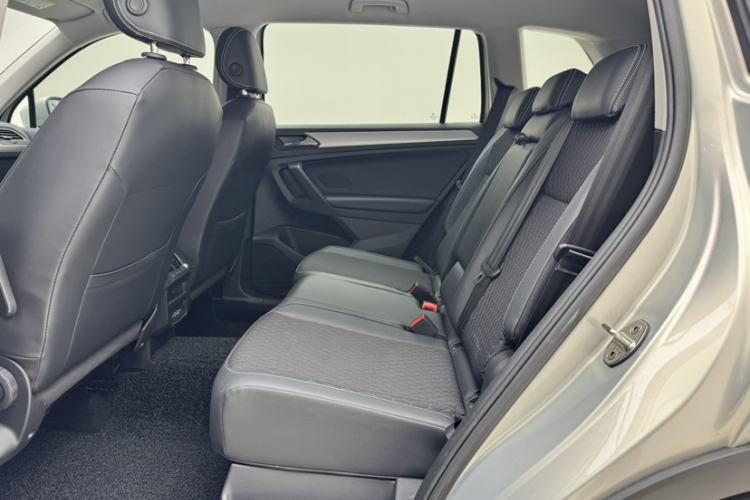 Used Volkswagen Tiguan L 2020 330TSI Automatic Two-Wheel Drive Luxury Edition China VI Standard Interior 8