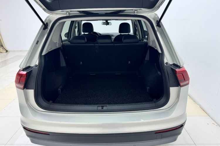 Used Volkswagen Tiguan L 2020 330TSI Automatic Two-Wheel Drive Luxury Edition China VI Standard Interior 9