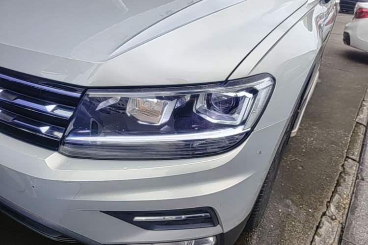 Used Volkswagen Tiguan L 2020 330TSI Automatic Two-Wheel Drive Panoramic Comfort Edition China VI Standard Left Front Headlight