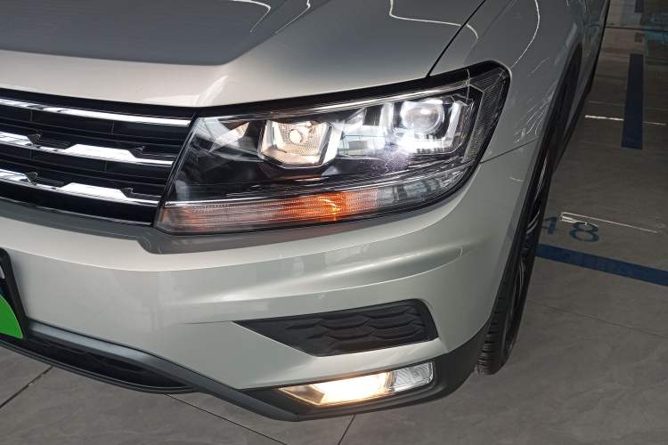 Used Volkswagen Tiguan L 2020 330TSI Automatic Two-Wheel Drive Luxury Edition China VI Standard Left Front Headlight