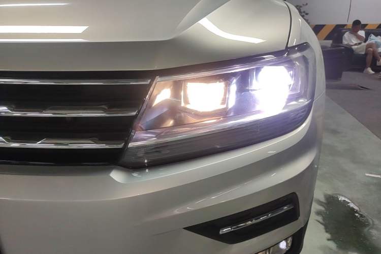Used Volkswagen Tiguan L 2020 330TSI Automatic Two-Wheel Drive Panoramic Comfort Edition China VI Standard Left Front Headlight