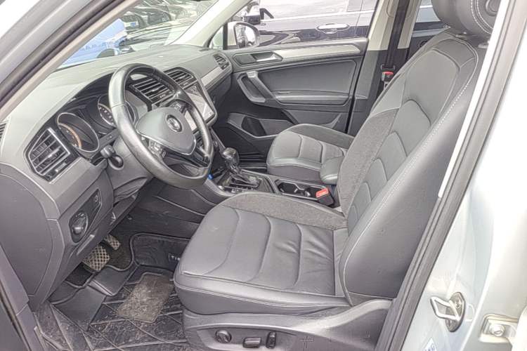 Used Volkswagen Tiguan L 2020 330TSI Automatic Two-Wheel Drive Panoramic Comfort Edition China VI Standard Left Front Seat