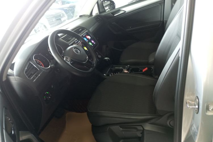 Used Volkswagen Tiguan L 2020 330TSI Automatic Two-Wheel Drive Luxury Edition China VI Standard Left Front Seat