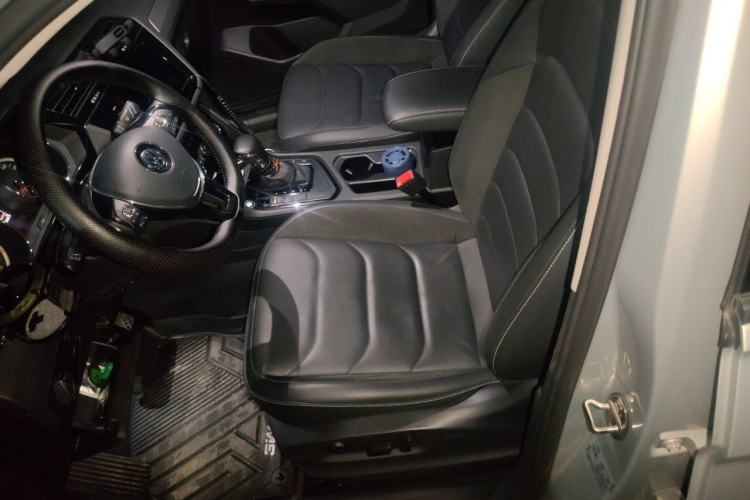 Used Volkswagen Tiguan L 2020 330TSI Automatic Two-Wheel Drive Smart Luxury Edition China VI Standard Left Front Seat