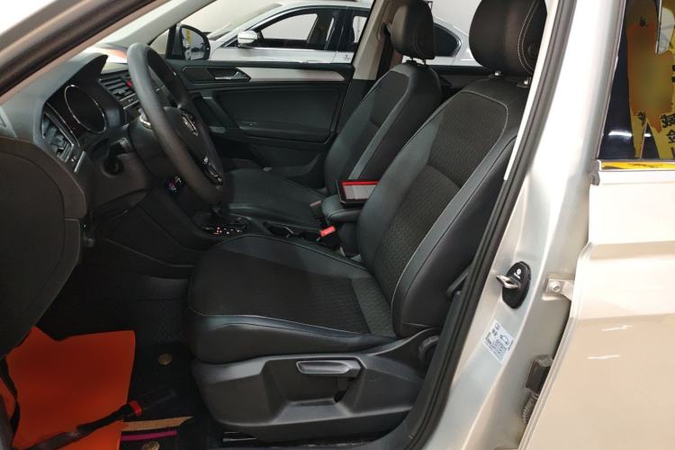 Used Volkswagen Tiguan L 2020 330TSI Automatic Two-Wheel Drive Luxury Edition China VI Standard Left Front Seat