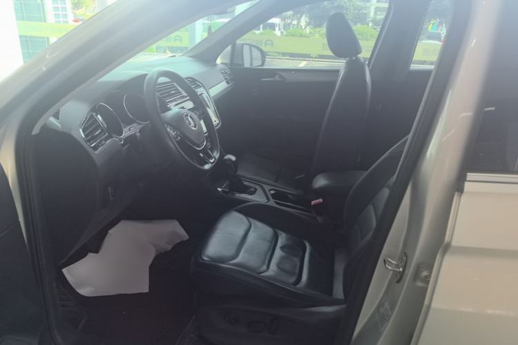Used Volkswagen Tiguan L 2020 330TSI Automatic Two-Wheel Drive Smart Luxury Edition China VI Standard Left Front Seat