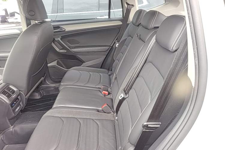 Used Volkswagen Tiguan L 2020 330TSI Automatic Two-Wheel Drive Panoramic Comfort Edition China VI Standard Left Rear Seat
