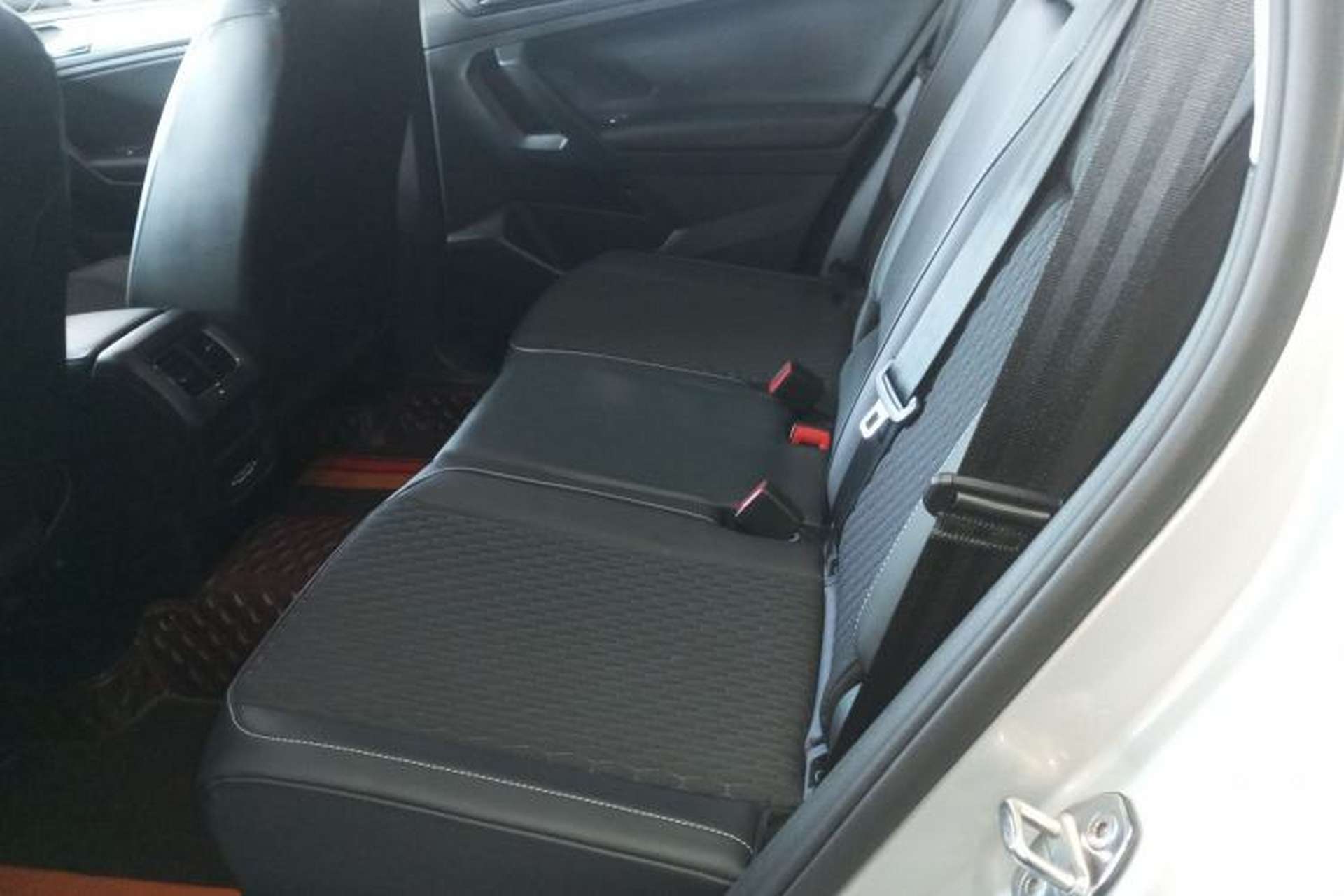 Used Volkswagen Tiguan L 2020 330TSI Automatic Two-Wheel Drive Luxury Edition China VI Standard Left Rear Seat
