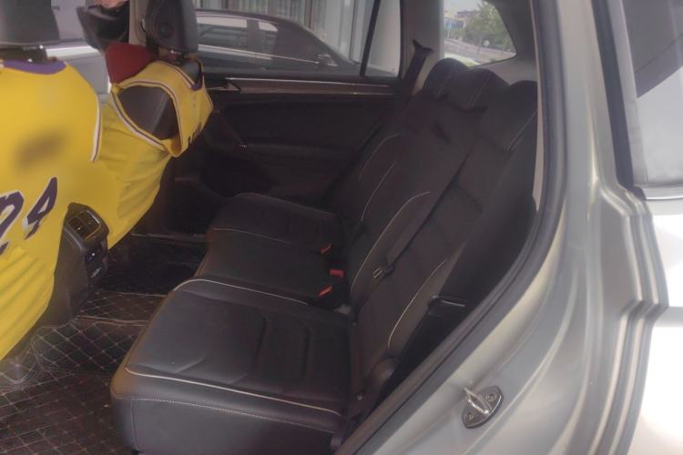 Used Volkswagen Tiguan L 2020 330TSI Automatic Two-Wheel Drive R-Line Flagship Version China VI Standard Left Rear Seat