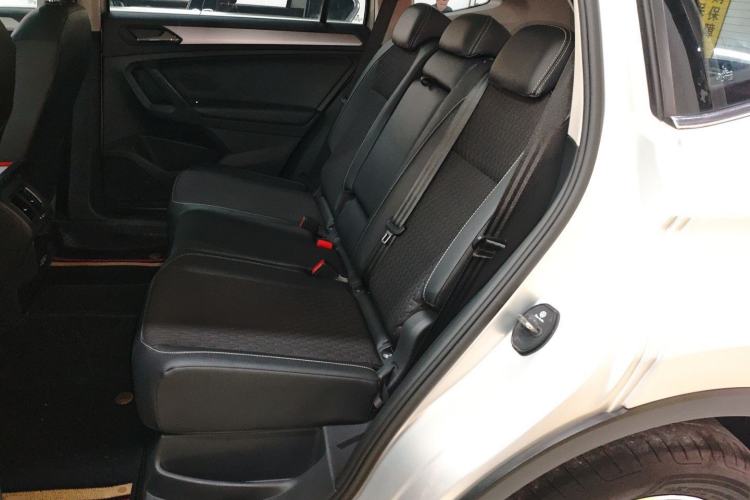 Used Volkswagen Tiguan L 2020 330TSI Automatic Two-Wheel Drive Luxury Edition China VI Standard Left Rear Seat