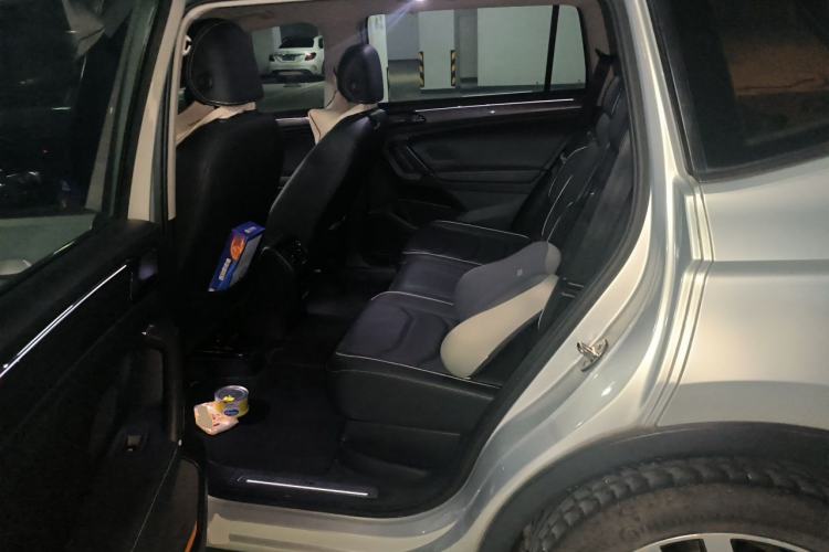 Used Volkswagen Tiguan L 2020 330TSI Automatic Two-Wheel Drive R-Line Flagship Version China VI Standard Left Rear Seat