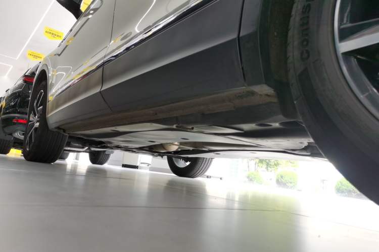 Used Volkswagen Tiguan L 2020 330TSI Automatic Two-Wheel Drive Smart Luxury Edition China VI Standard Left Side Sill