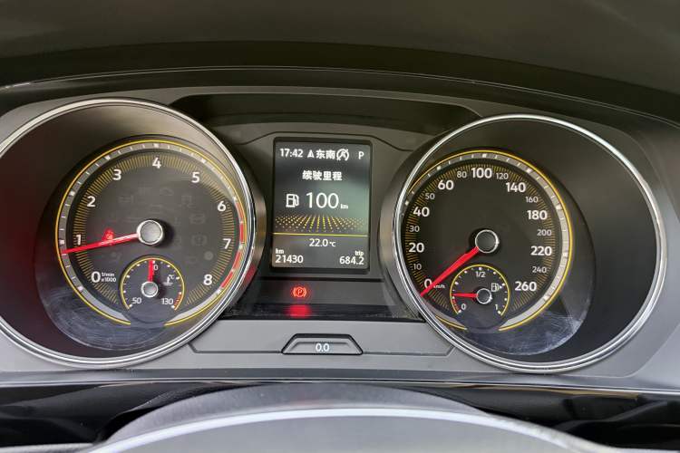 Used Volkswagen Tiguan L 2020 330TSI Automatic Two-Wheel Drive Smart Luxury Edition China VI Standard Odometer Close Up