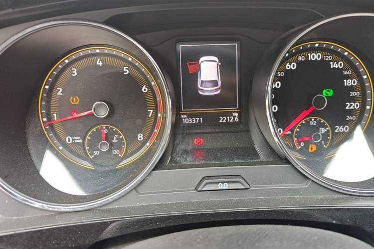 Used Volkswagen Tiguan L 2020 330TSI Automatic Two-Wheel Drive Panoramic Comfort Edition China VI Standard Odometer Close Up