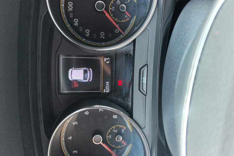 Used Volkswagen Tiguan L 2020 330TSI Automatic Two-Wheel Drive Panoramic Comfort Edition China VI Standard Odometer Close Up