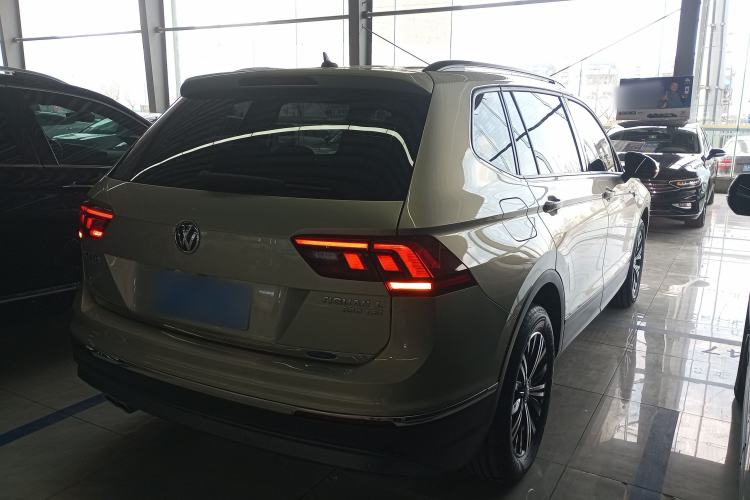 Used Volkswagen Tiguan L 2020 330TSI Automatic Two-Wheel Drive Luxury Edition China VI Standard Rear Right 45 Deg