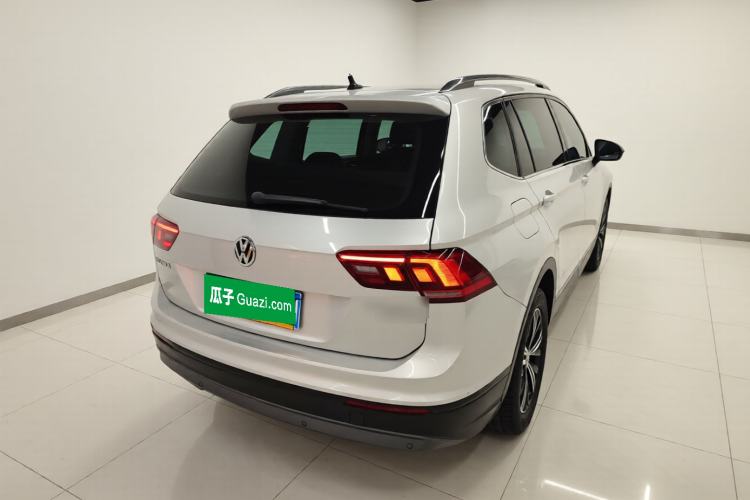 Used Volkswagen Tiguan L 2020 330TSI Automatic Two-Wheel Drive Luxury Edition China VI Standard Rear Right 45 Deg