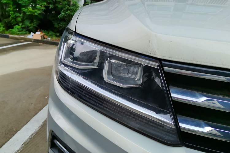 Used Volkswagen Tiguan L 2020 330TSI Automatic Two-Wheel Drive Smart Luxury Edition China VI Standard Right Front Headlight