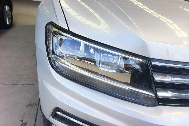 Used Volkswagen Tiguan L 2020 330TSI Automatic Two-Wheel Drive Smart Luxury Edition China VI Standard Right Front Headlight