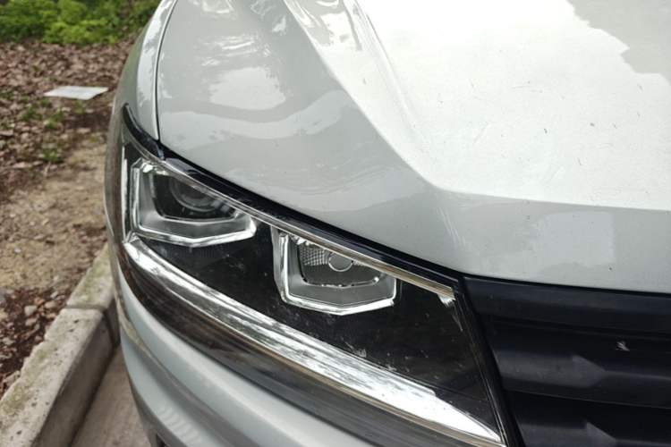 Used Volkswagen Tiguan L 2020 330TSI Automatic Two-Wheel Drive Panoramic Comfort Edition China VI Standard Right Front Headlight